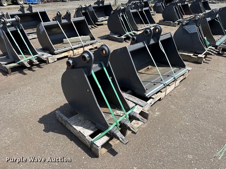 image for item ET0632 (2) CNH Industrial CNH33.37 excavator buckets