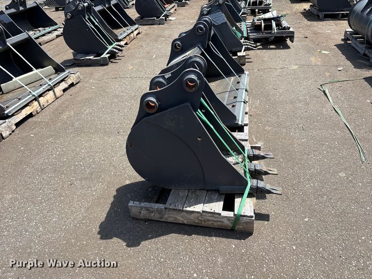 image for item ET0632 (2) CNH Industrial CNH33.37 excavator buckets