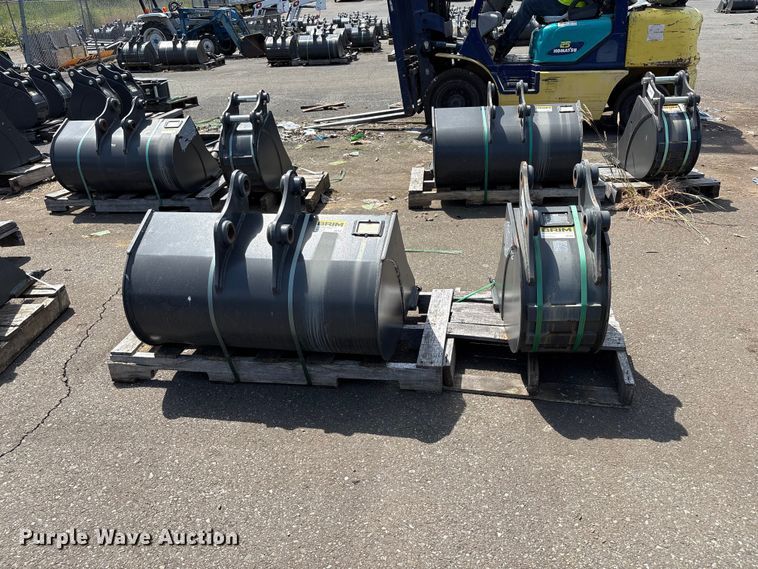 image for item ET0632 (2) CNH Industrial CNH33.37 excavator buckets