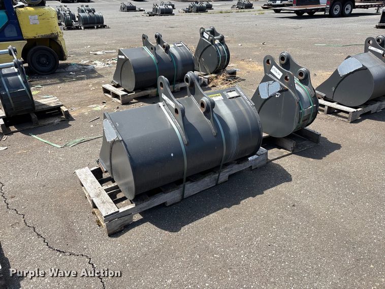 image for item ET0632 (2) CNH Industrial CNH33.37 excavator buckets