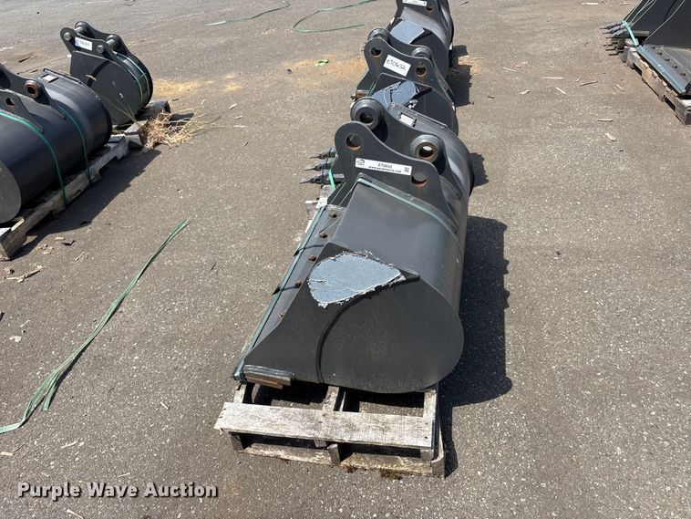 image for item ET0632 (2) CNH Industrial CNH33.37 excavator buckets