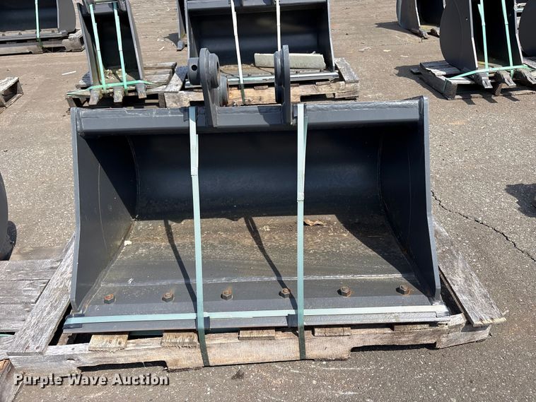 image for item ET0632 (2) CNH Industrial CNH33.37 excavator buckets