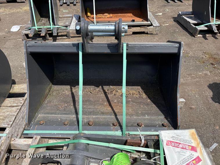 image for item ET0634 CNH Industrial CNH33.37 excavator attachments