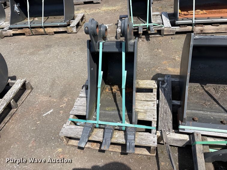 image for item ET0634 CNH Industrial CNH33.37 excavator attachments