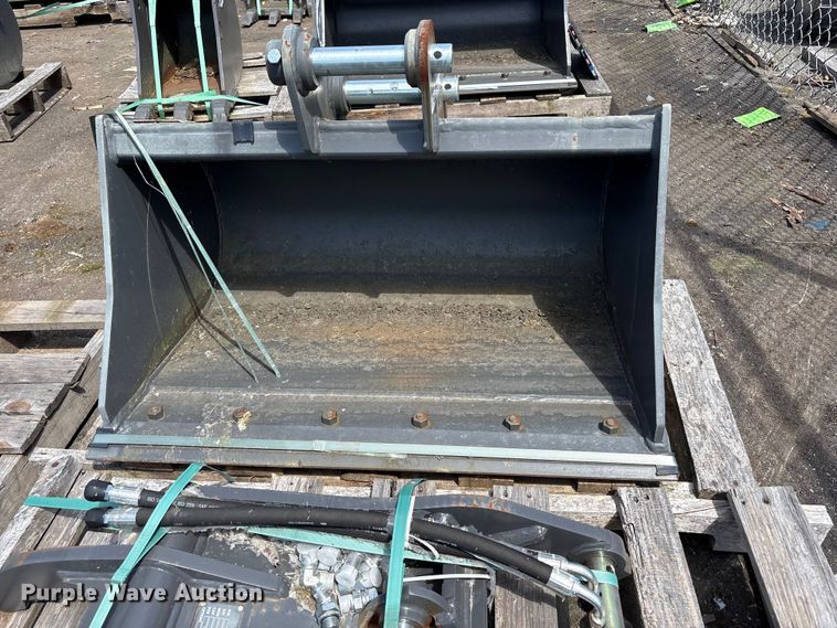 image for item ET0635 CNH Industrial CNH33.37 excavator attachments