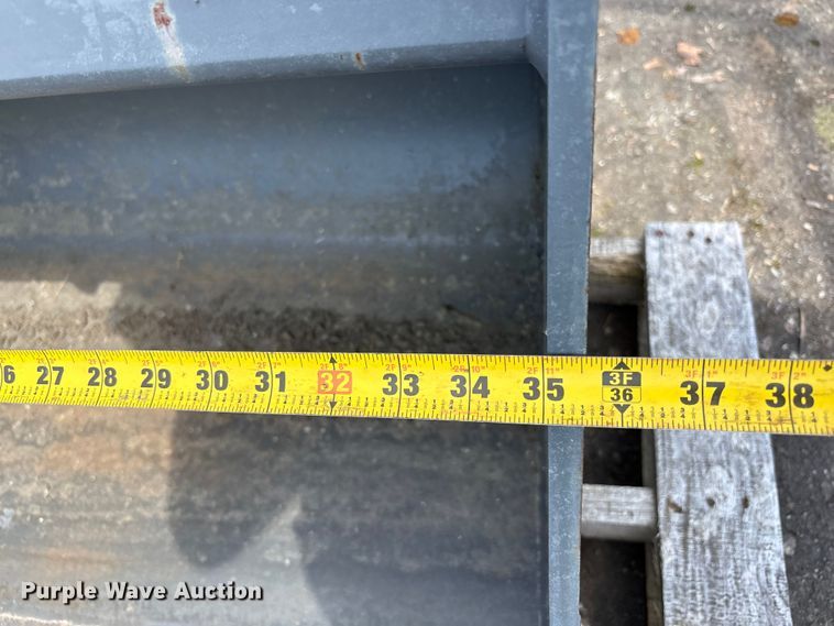 image for item ET0635 CNH Industrial CNH33.37 excavator attachments