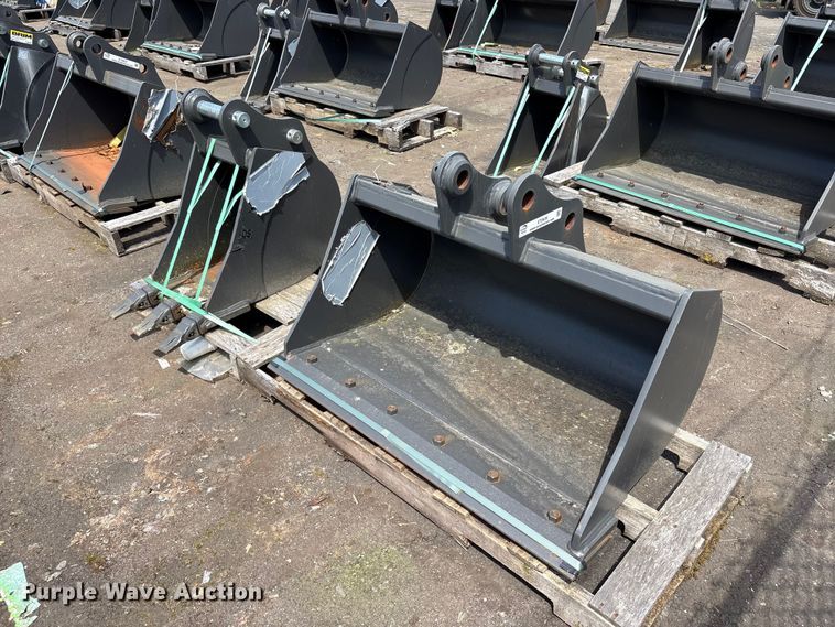 image for item ET0636 (2) CNH Industrial CNH33.37 excavator buckets
