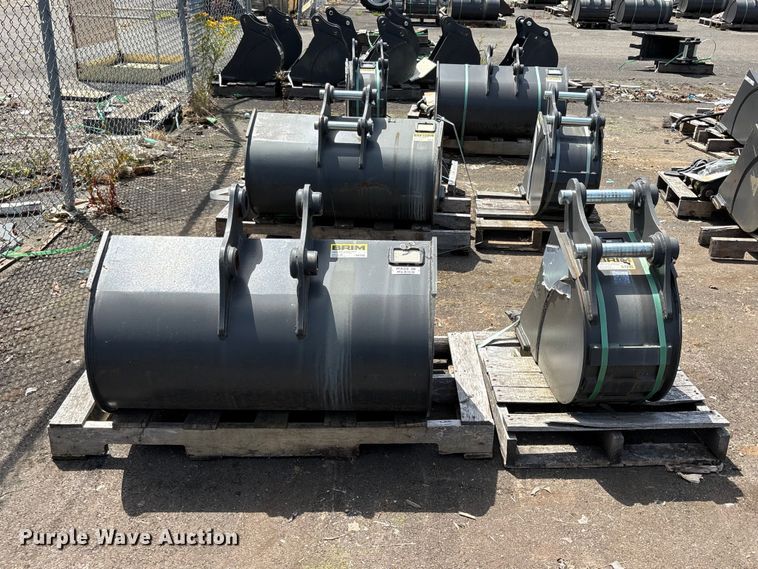 image for item ET0636 (2) CNH Industrial CNH33.37 excavator buckets