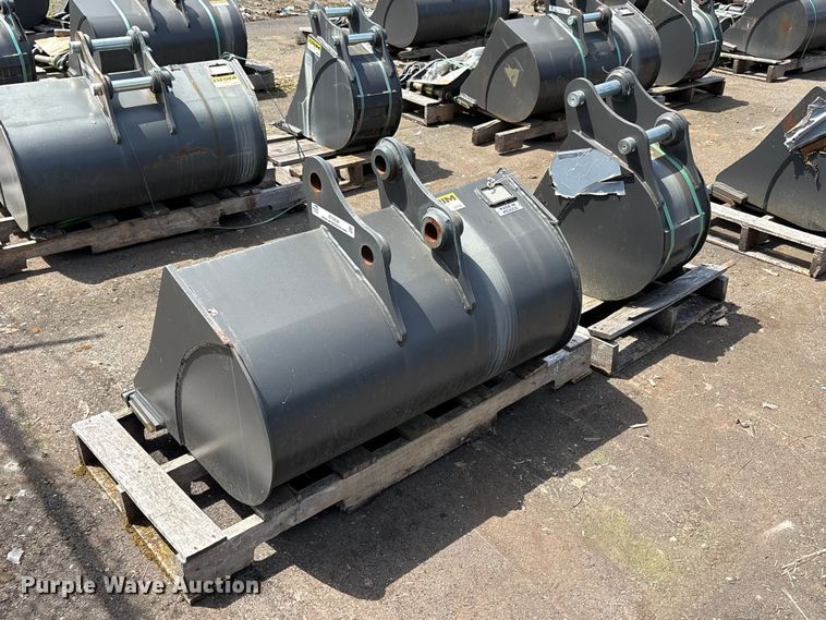 image for item ET0636 (2) CNH Industrial CNH33.37 excavator buckets
