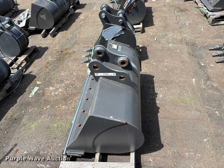 image for item ET0636 (2) CNH Industrial CNH33.37 excavator buckets