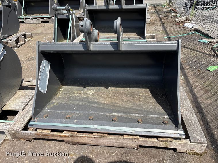 image for item ET0636 (2) CNH Industrial CNH33.37 excavator buckets