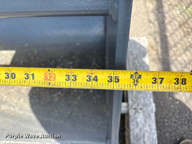 image for item ET0636 (2) CNH Industrial CNH33.37 excavator buckets