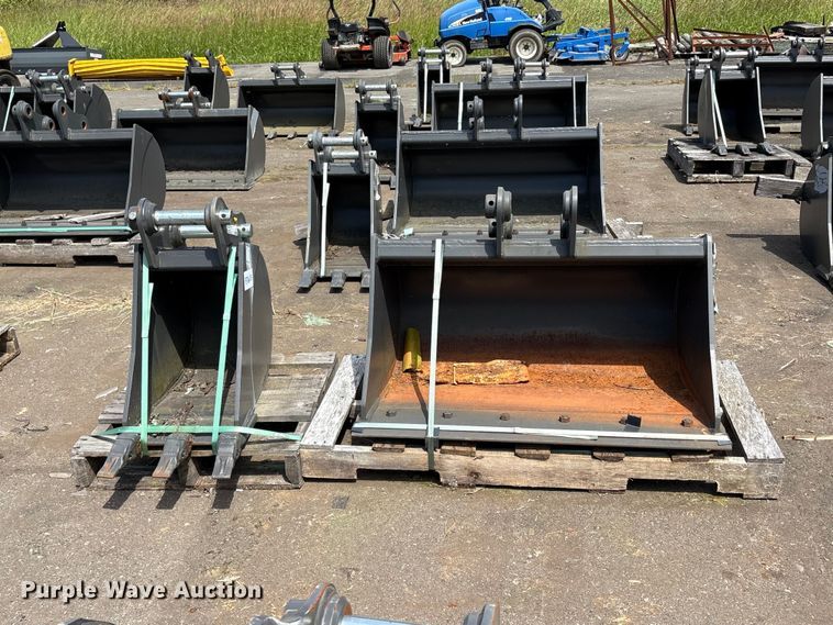 image for item ET0637 (2) CNH Industrial CNH33.37 excavator buckets