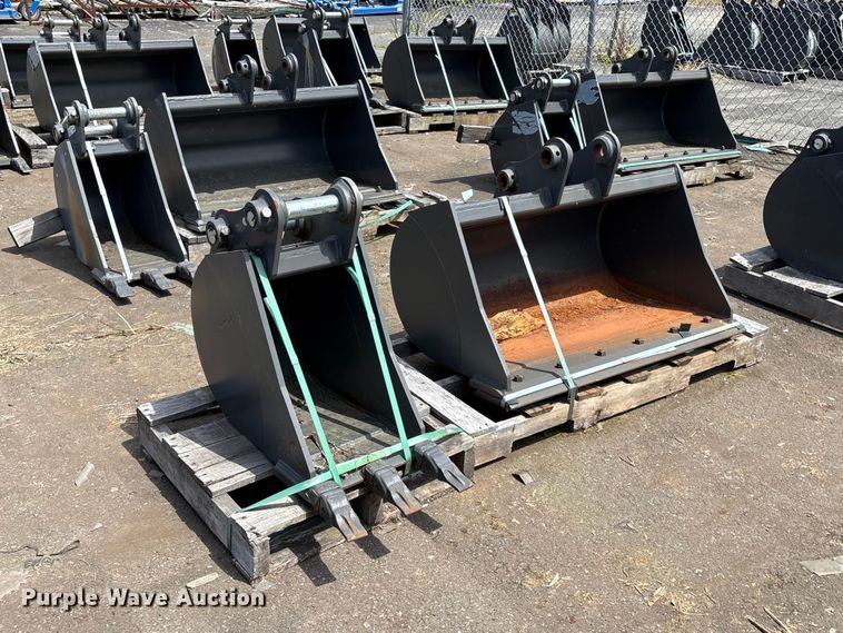image for item ET0637 (2) CNH Industrial CNH33.37 excavator buckets
