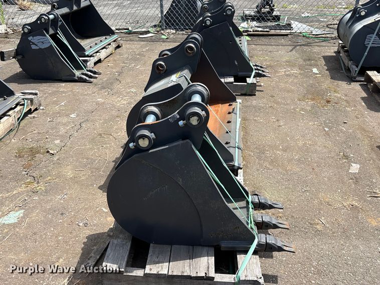 image for item ET0637 (2) CNH Industrial CNH33.37 excavator buckets