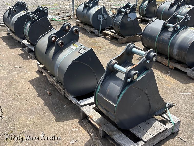 image for item ET0637 (2) CNH Industrial CNH33.37 excavator buckets