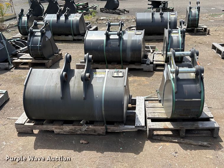 image for item ET0637 (2) CNH Industrial CNH33.37 excavator buckets