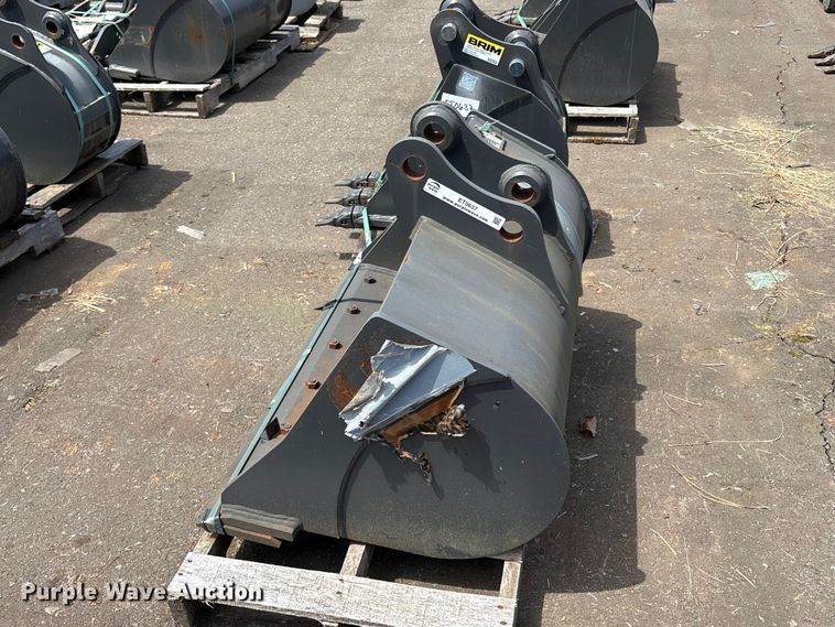 image for item ET0637 (2) CNH Industrial CNH33.37 excavator buckets