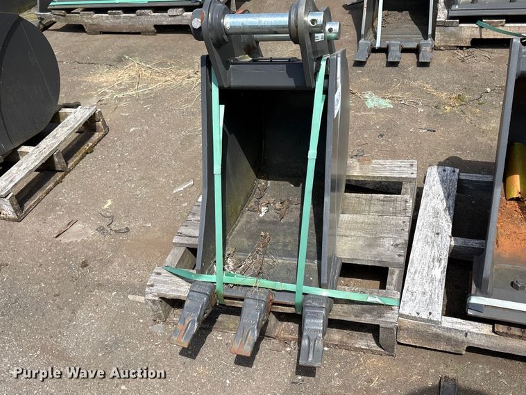 image for item ET0637 (2) CNH Industrial CNH33.37 excavator buckets