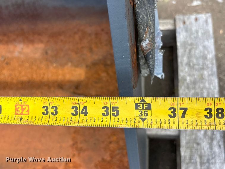 image for item ET0637 (2) CNH Industrial CNH33.37 excavator buckets