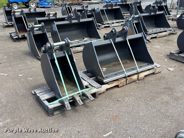image for item ET0638 (2) CNH Industrial CNH33.37 excavator buckets