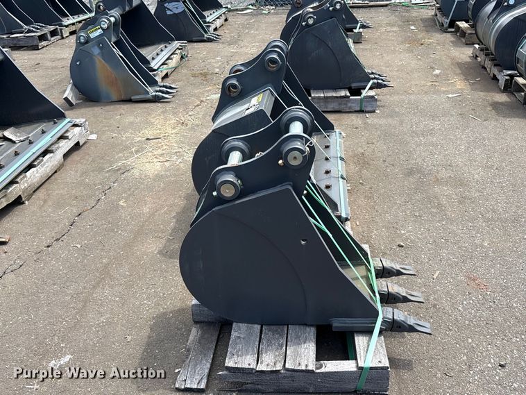 image for item ET0638 (2) CNH Industrial CNH33.37 excavator buckets