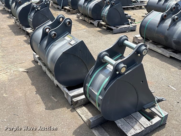 image for item ET0638 (2) CNH Industrial CNH33.37 excavator buckets