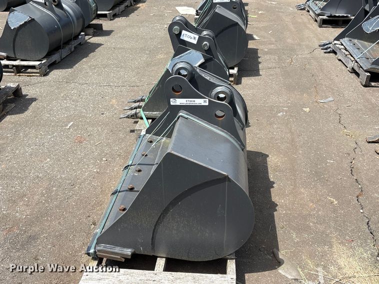 image for item ET0638 (2) CNH Industrial CNH33.37 excavator buckets