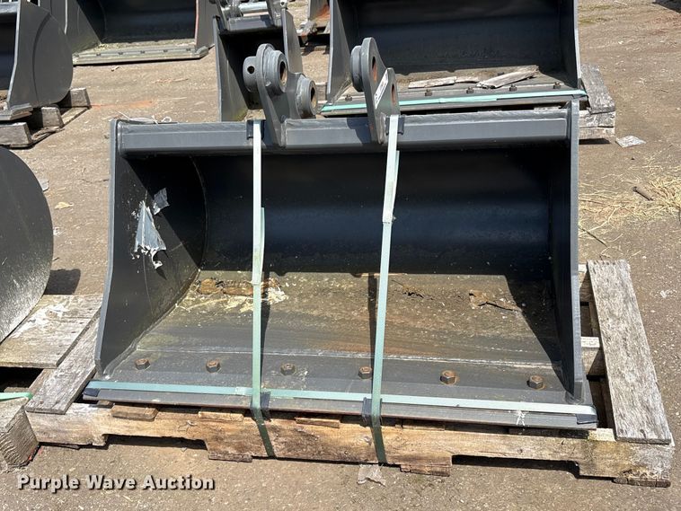 image for item ET0638 (2) CNH Industrial CNH33.37 excavator buckets