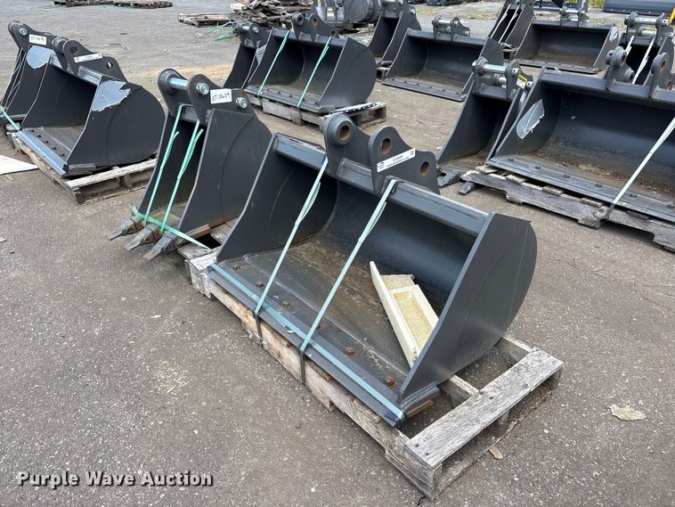 image for item ET0639 (2) CNH Industrial CNH33.37 excavator buckets
