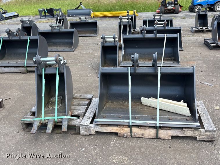 image for item ET0639 (2) CNH Industrial CNH33.37 excavator buckets