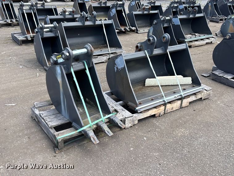 image for item ET0639 (2) CNH Industrial CNH33.37 excavator buckets
