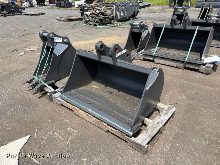 image for item ET0640 (2) CNH Industrial CNH33.37 excavator buckets