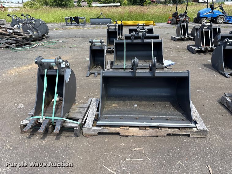 image for item ET0640 (2) CNH Industrial CNH33.37 excavator buckets