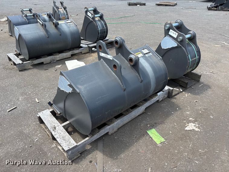 image for item ET0640 (2) CNH Industrial CNH33.37 excavator buckets