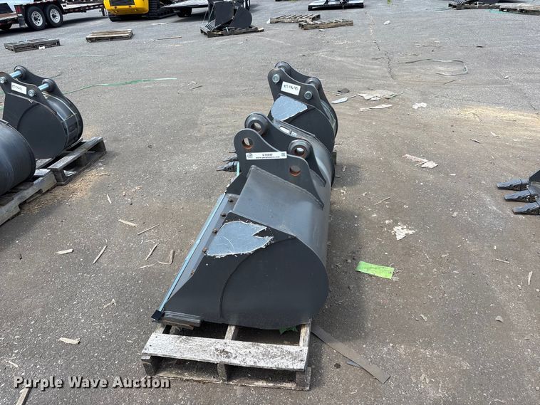 image for item ET0640 (2) CNH Industrial CNH33.37 excavator buckets