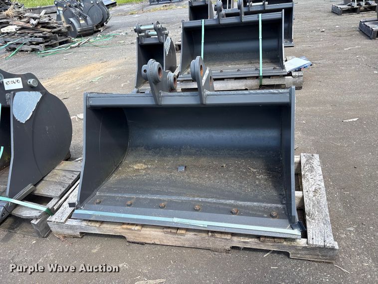 image for item ET0640 (2) CNH Industrial CNH33.37 excavator buckets