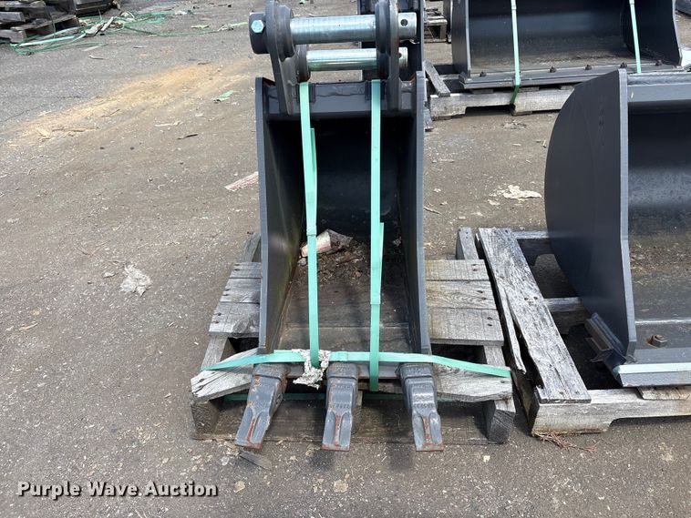 image for item ET0640 (2) CNH Industrial CNH33.37 excavator buckets