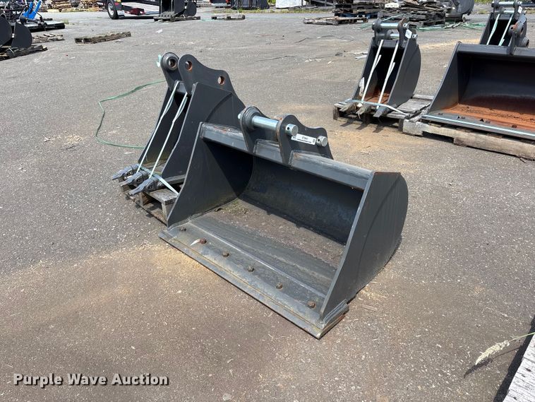 image for item ET0641 (2) CNH Industrial CNH33.37 excavator buckets