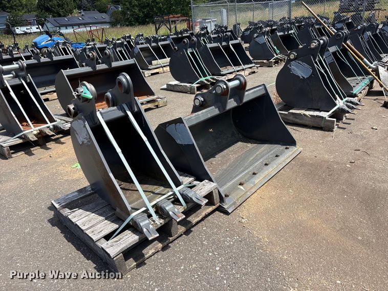 image for item ET0641 (2) CNH Industrial CNH33.37 excavator buckets