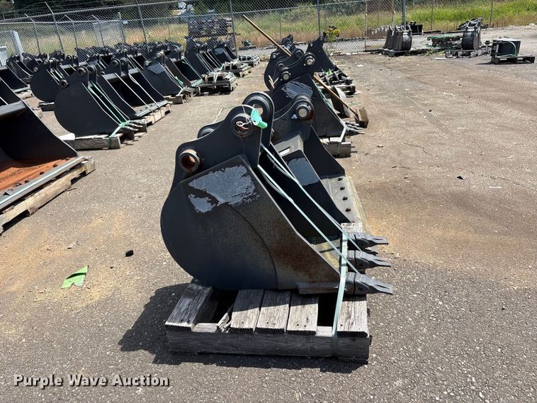 image for item ET0641 (2) CNH Industrial CNH33.37 excavator buckets