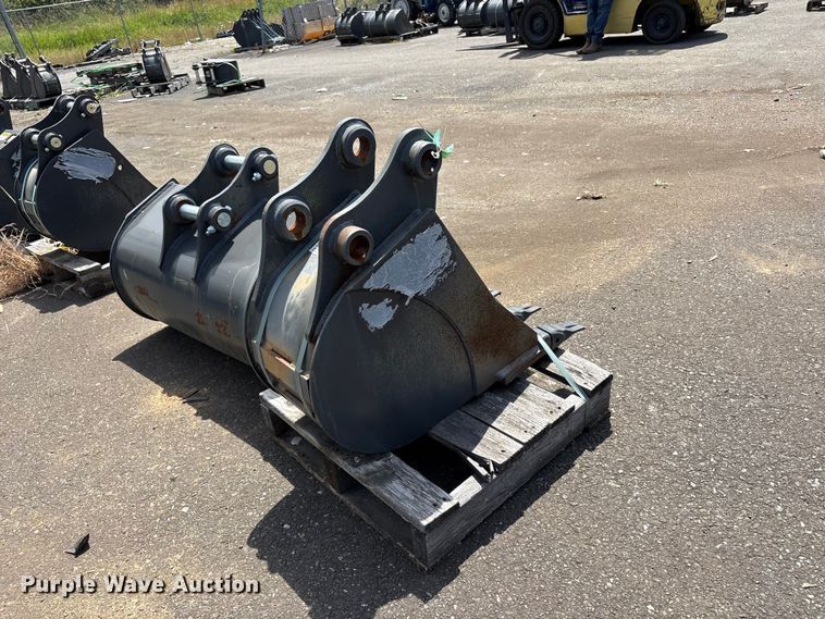 image for item ET0641 (2) CNH Industrial CNH33.37 excavator buckets