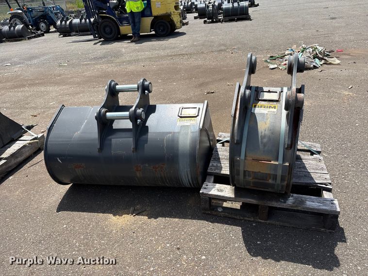 image for item ET0641 (2) CNH Industrial CNH33.37 excavator buckets