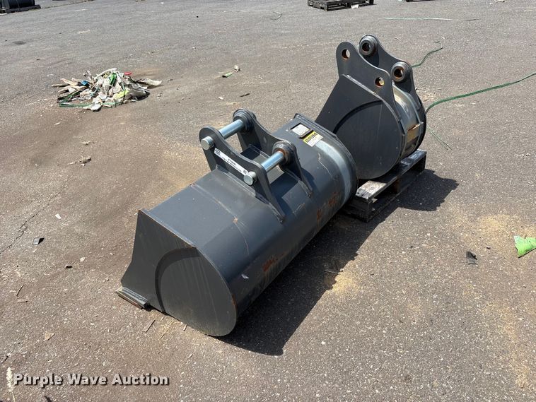 image for item ET0641 (2) CNH Industrial CNH33.37 excavator buckets