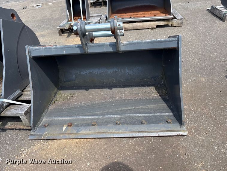 image for item ET0641 (2) CNH Industrial CNH33.37 excavator buckets
