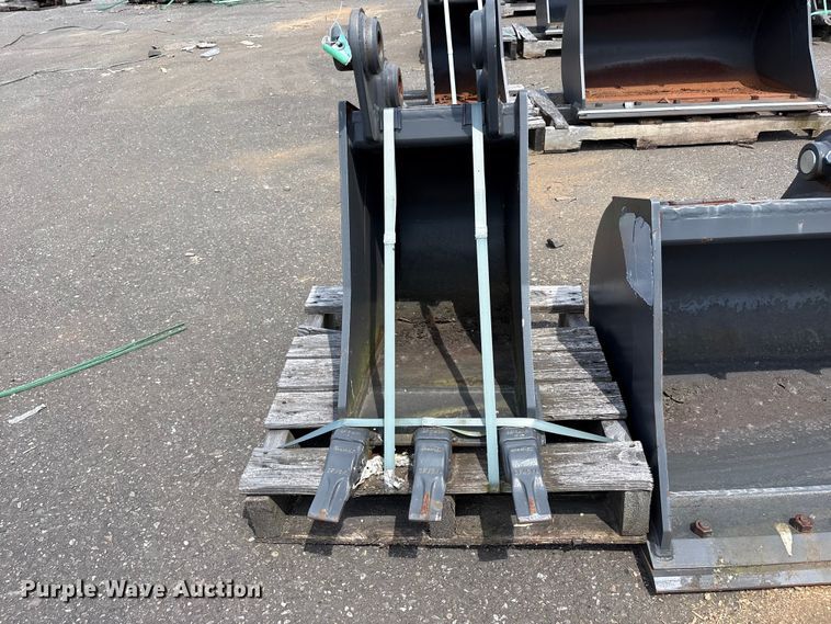 image for item ET0641 (2) CNH Industrial CNH33.37 excavator buckets