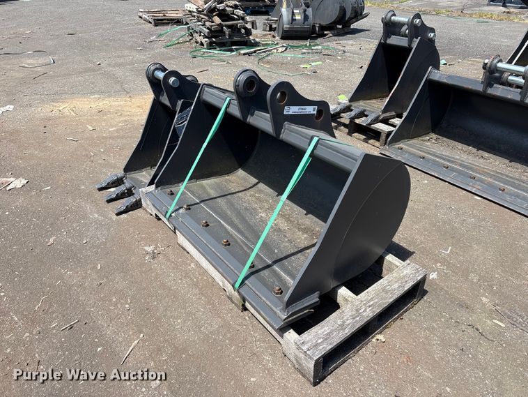 image for item ET0642 (2) CNH Industrial CNH33.37 excavator buckets