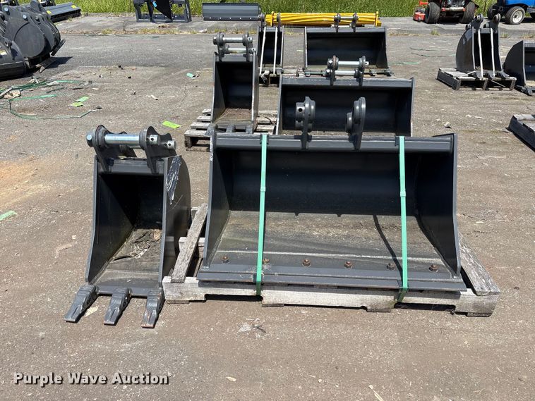 image for item ET0642 (2) CNH Industrial CNH33.37 excavator buckets