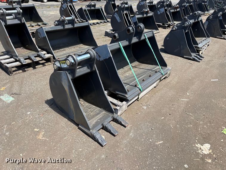 image for item ET0642 (2) CNH Industrial CNH33.37 excavator buckets