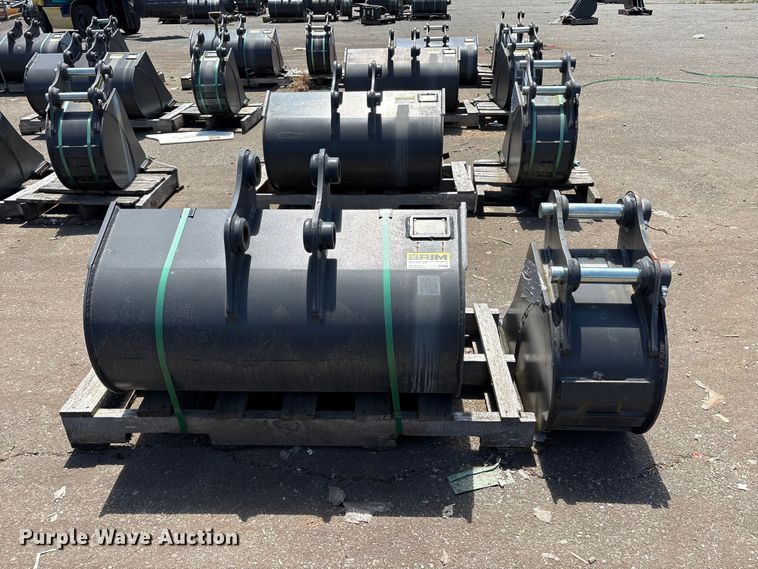 image for item ET0642 (2) CNH Industrial CNH33.37 excavator buckets